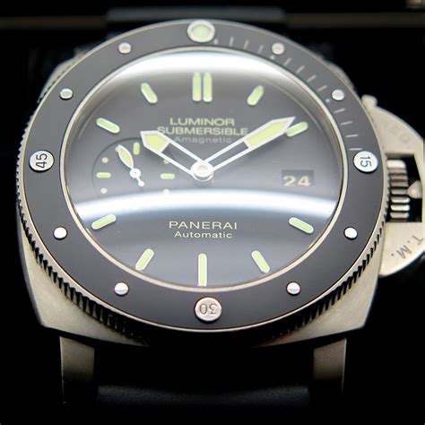 panerai 389 vs 305|Panerai Luminor Submersible 1950 Amagnetic 3 Days.